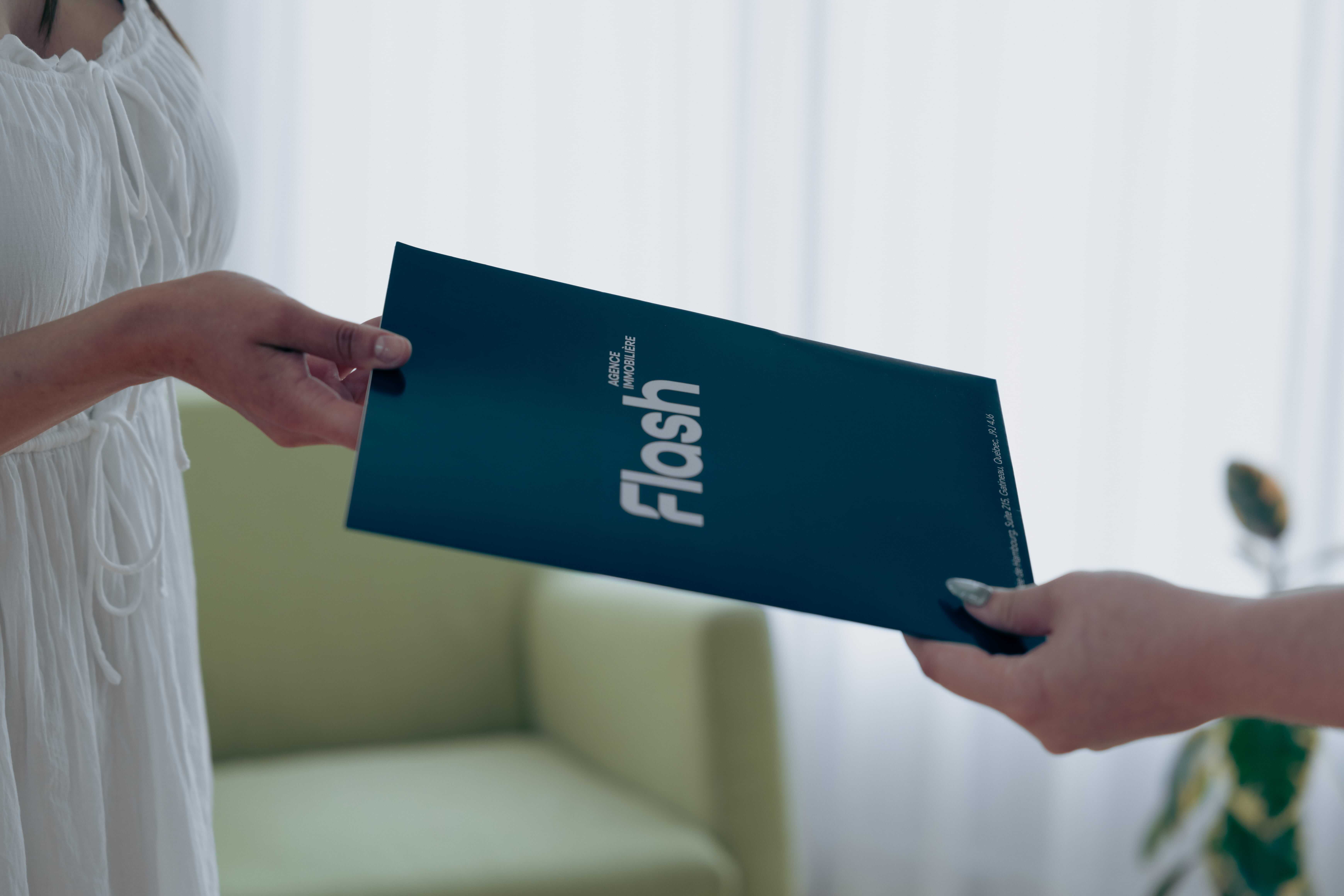 Courtier Flash en rencontre avec des clients
