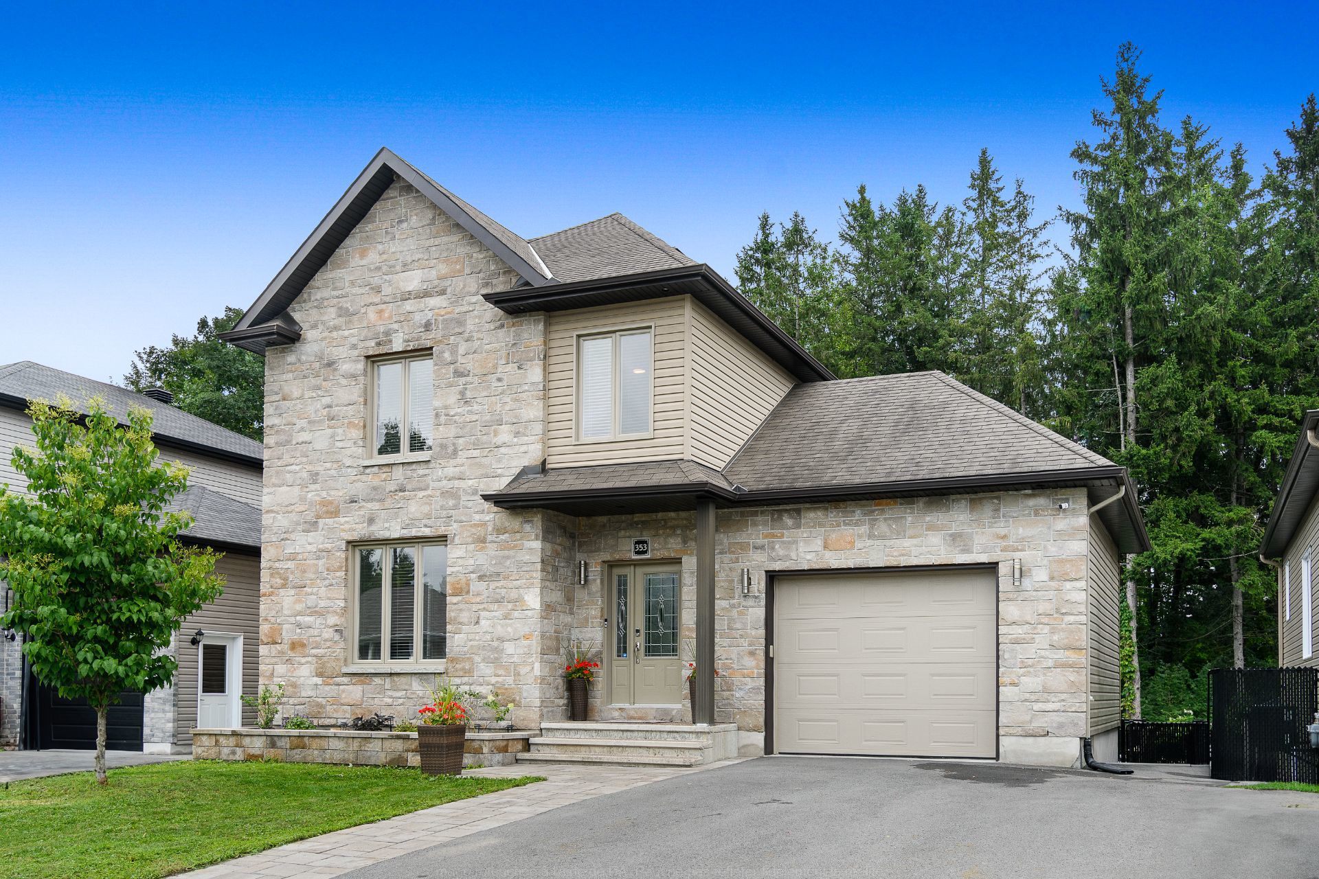 353 Rue Jean-Baptiste-Routhier