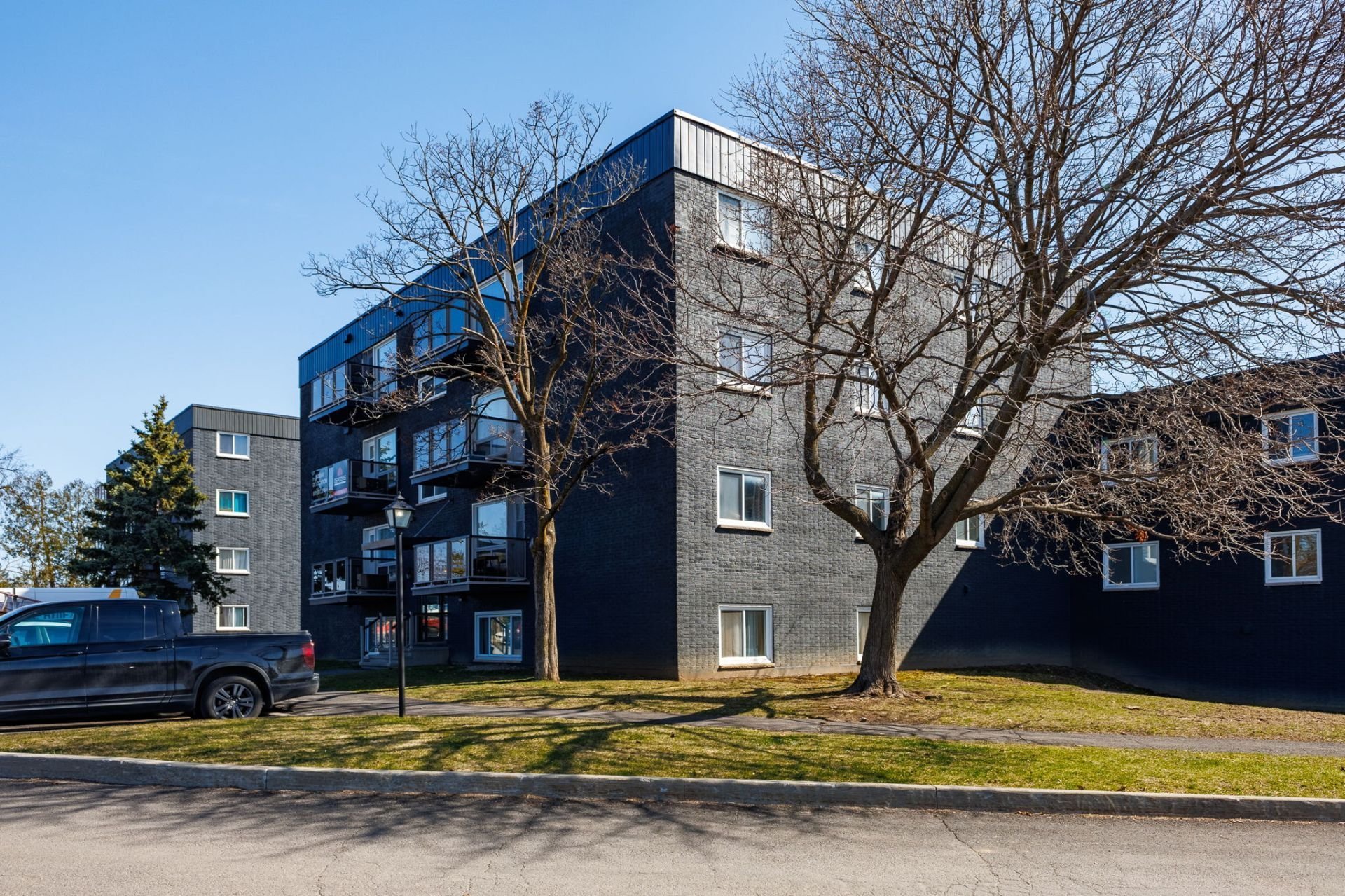 90 Rue Front